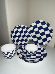 12-NWT PIECE ROYAL BLUE CHECKERED DESIGN MELAMINE PLATES BOW SET