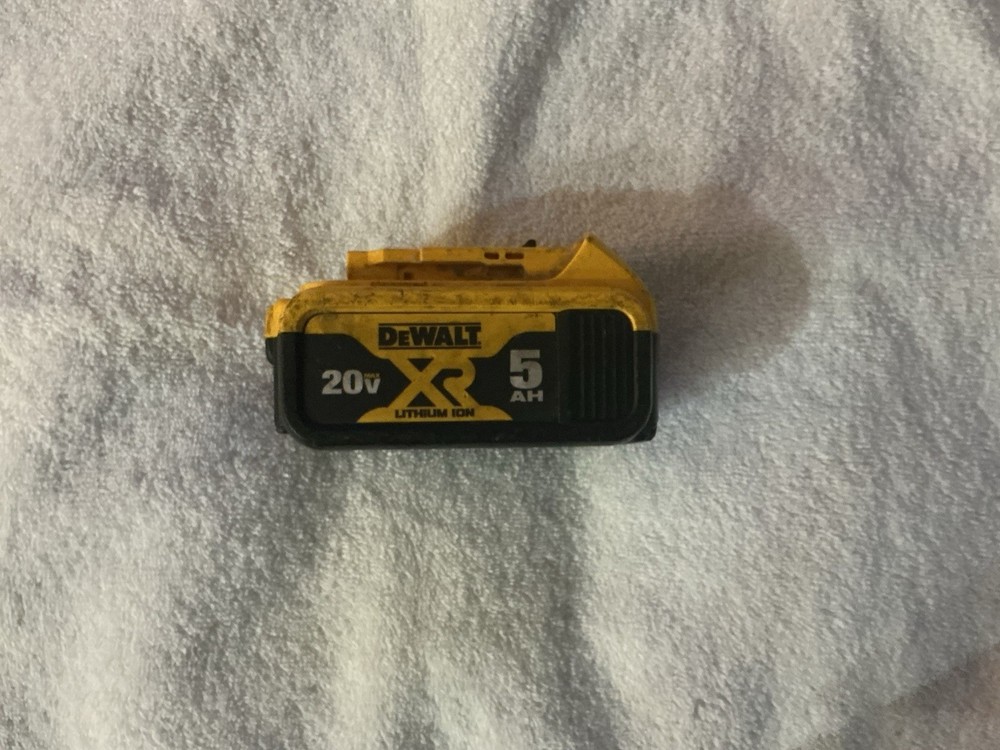 Dewalt DCB205 20V 5AH MAX XR lithium Ion Battery Used