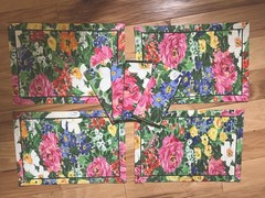 * AS IS see description UNBRANDED Set of 4 Placemats and Napkins Cottage Floral