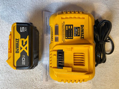 New Dewalt DCB118 20V Max Fast Charger & DCB205 20V MAX XR 5.0Ah Battery 20 Volt