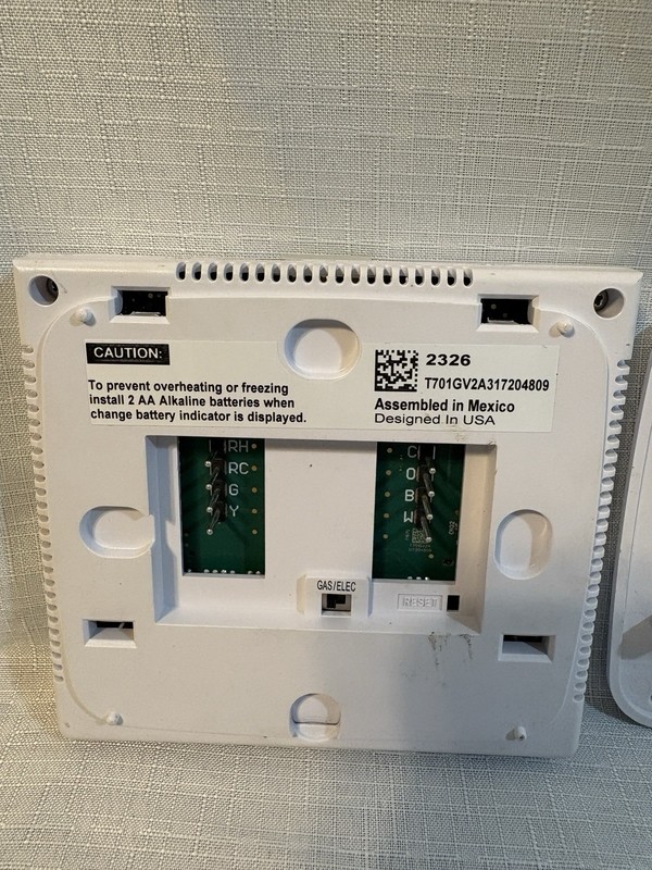 Digital Wall Electronic Non Programmable Thermostat T701 Heat/Cool gallery