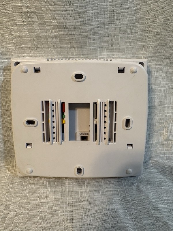 Digital Wall Electronic Non Programmable Thermostat T701 Heat/Cool gallery