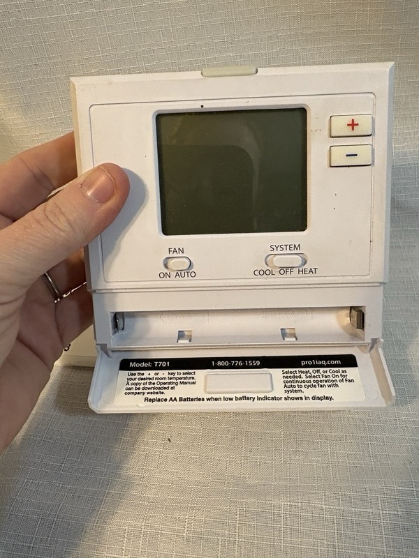 Digital Wall Electronic Non Programmable Thermostat T701 Heat/Cool gallery