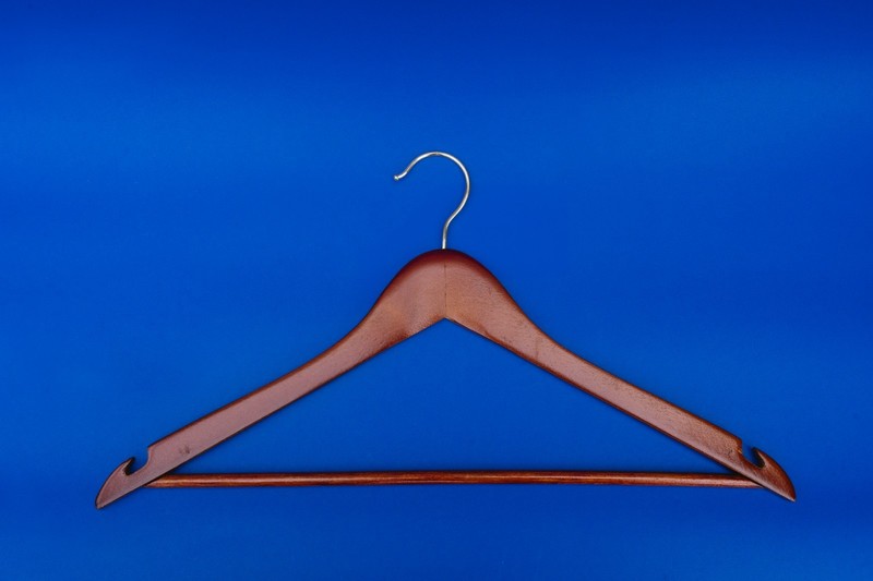WOOD HANGER 17 IN. TOP HANGER / CASE OF 25
