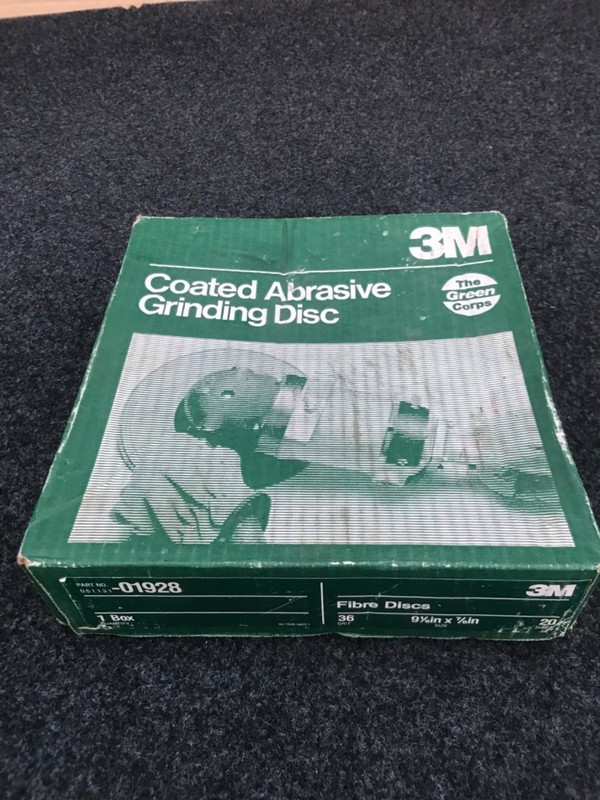 3M Fibre Sanding Disc 01928 Green Corps , 9-1/8 In X 7/8″, (36 and 24) Grit