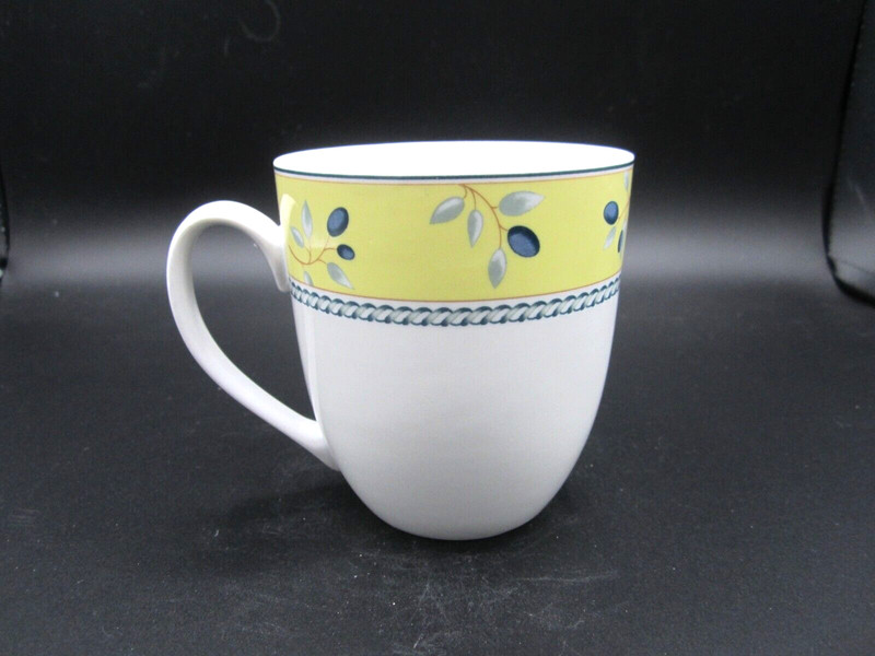 Royal Doulton White, Yellow, Blue Blueberry Tea Coffee Mug 14 oz. (437)