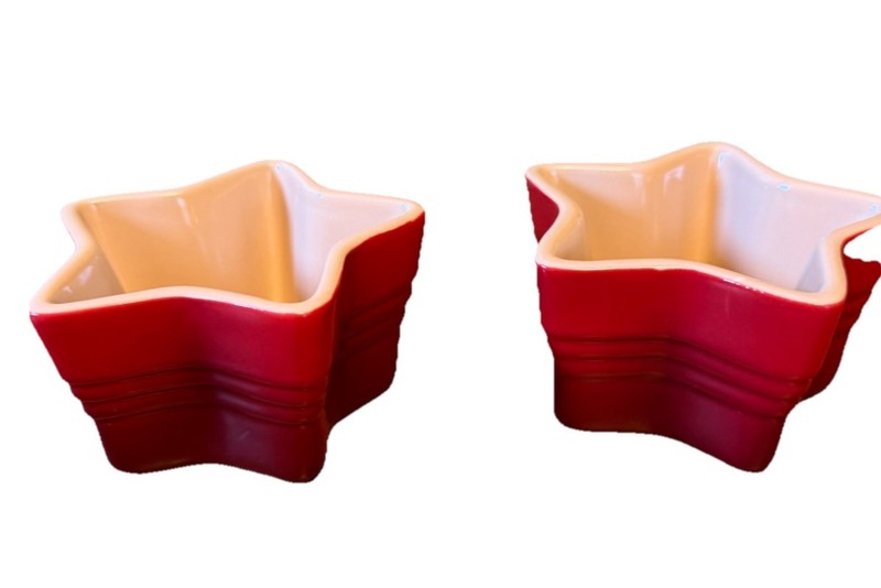 Le Creuset Cerise Glazed Star Shaped Pottery Ramekin Set of 2 New