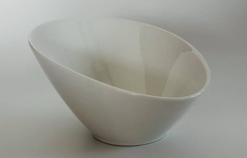 DOWAN Cream Asymmetrical Ceramic Bowl – 9.5″ – Modern Curved Design – Single (1)
