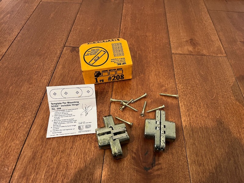 Soss Invisible Hinge 208 Series US4, Satin Brass, 208US4, for min. 1″ thick