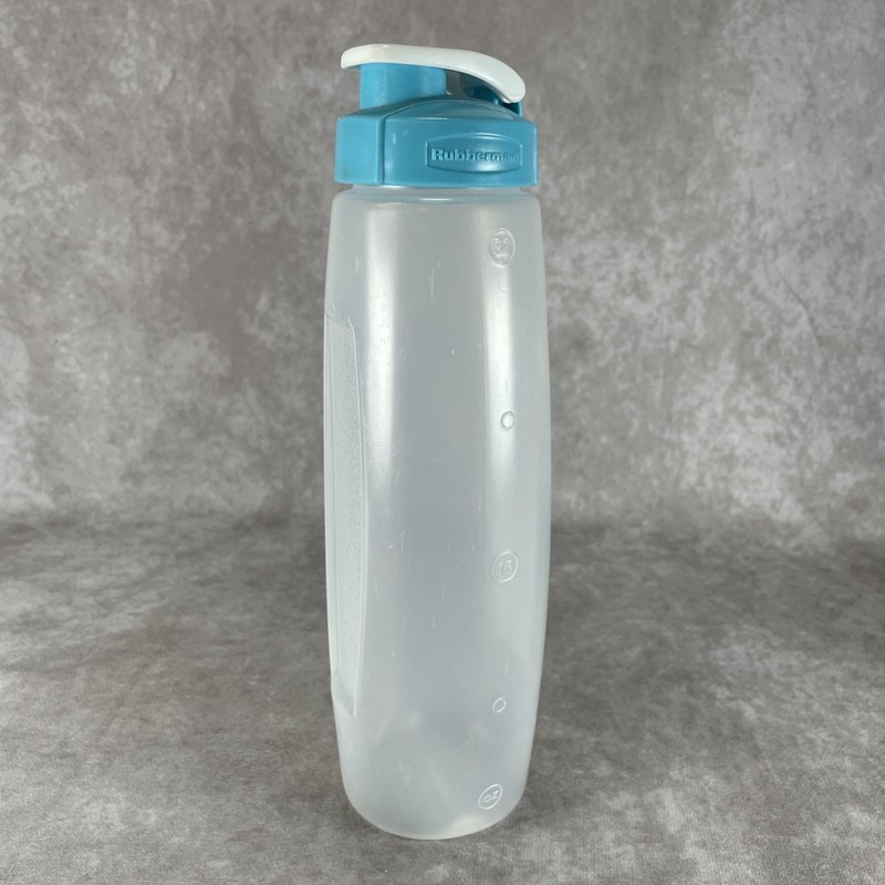 Rubbermaid 32 oz Water Drink Container Bottle Blue Flip Top Lid 7F86