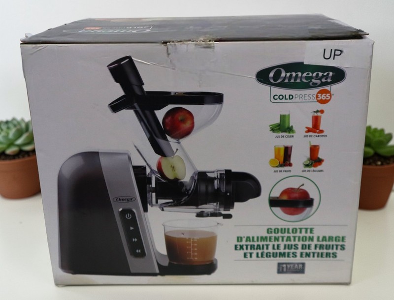 Omega Cold Press 365 Slow Masticating Juicer, BPA Free, High Juice Yield MM400