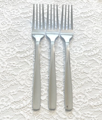 (3) Cambridge UNKNOWN PATTERN 8 1/8″ Stainless Dinner Forks ~ FREE SHIPPING