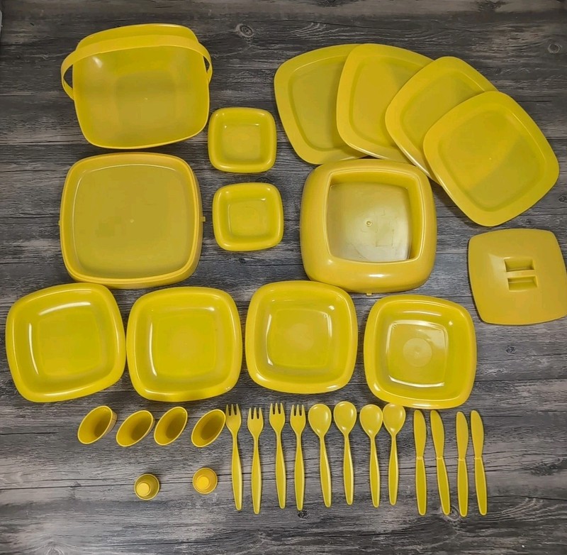 Vintage Pic-Nic-Pac Yellow Retro 32 Piece Picnic Camping Dish Set Include Case