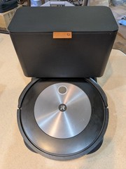 Roomba J7+ (Plus) Self-Emptying Robot Vacuum +Clean Base