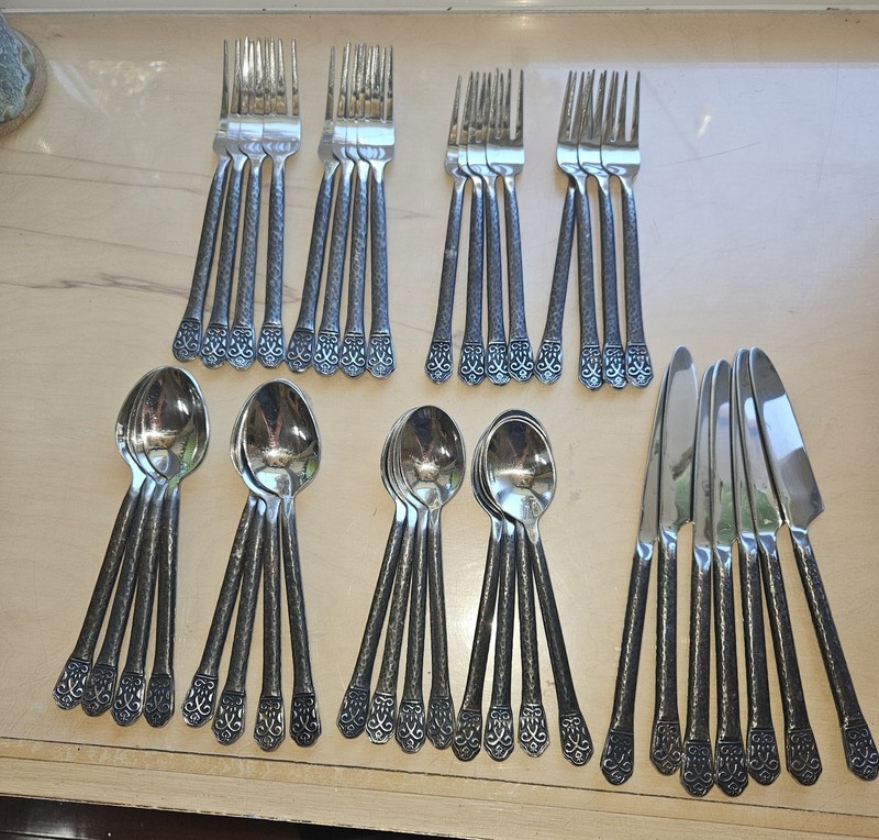 Gourmet Settings GS Avalon Barcelona 18/10 Stainless Flatware Hammered 39 pc Set