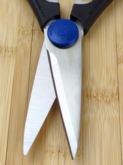 J.A. Henckels International – KITCHEN SCISSORS / SHEARS w/ Bottle & Jar Opener
