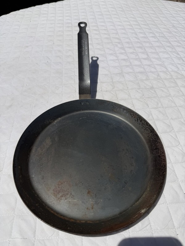 De Buyer Blue Carbon Steel Crepe & Tortilla Frying Pan 9.5” Diameter, 7.75” Used