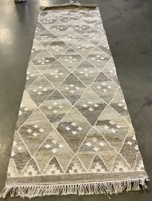 NATURAL / IVORY 2′-3″ x 8′-0″ Flaw in Rug, Reduced Price 1172671571 NKM316B-28