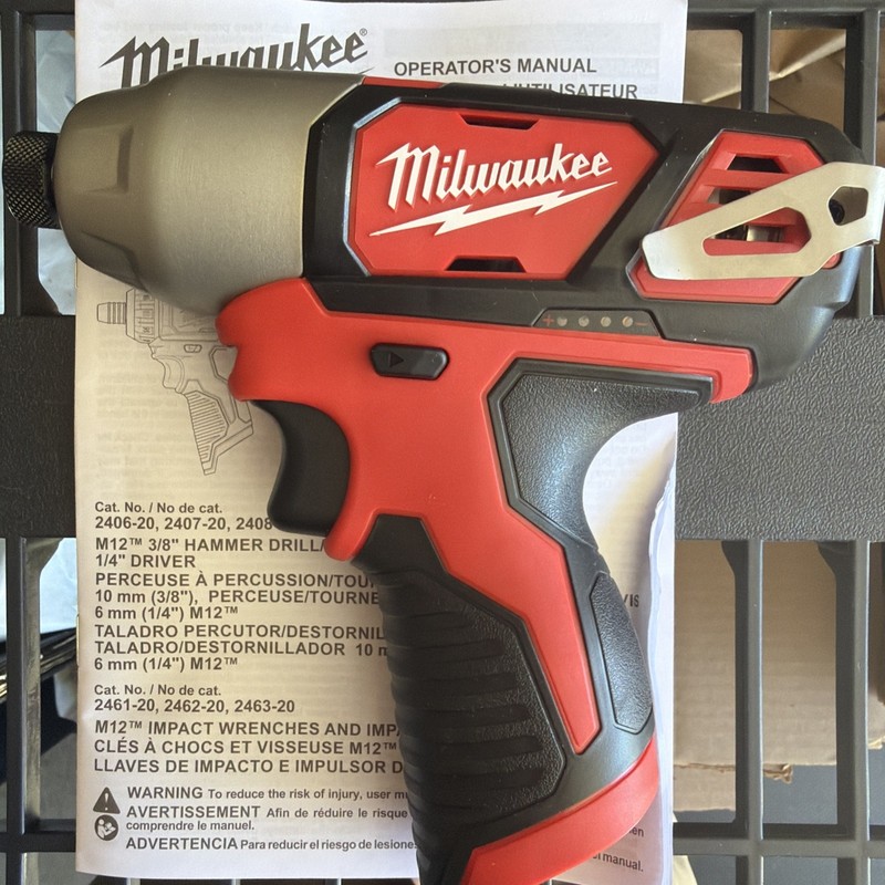 NEW Milwaukee M12 2462-20 1/4″ Cordless Impact Driver Hex Belt Clip 12V 12 Volt
