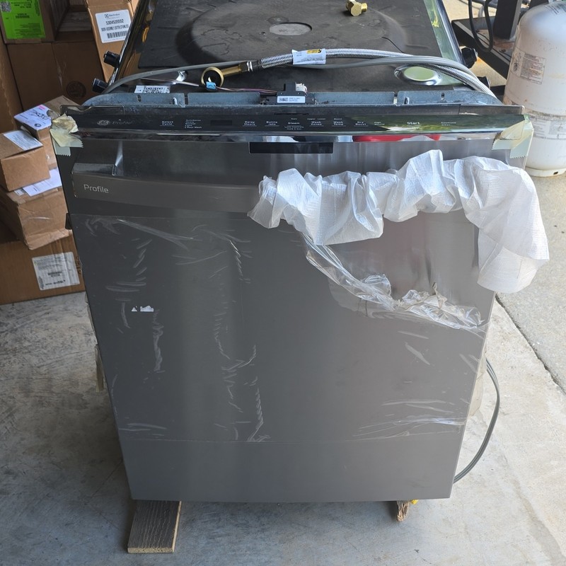 GE Profile GPT145SSLSS Compact Freestanding Dishwasher Gray Display, SS Tub. New